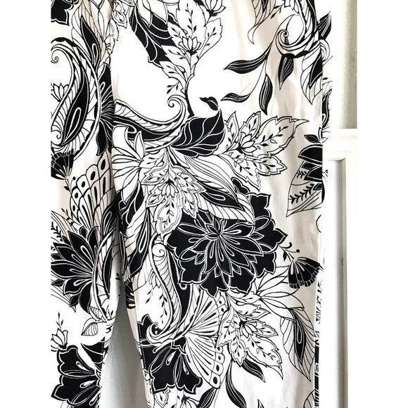 The Platinum Crop By Chico's Womens 12.5 (14/L) Black/White Palm Spring Floral - Picture 3 of 13